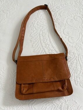 Spikes & Sparrow Tan Brandy Leather Crossbody Bag handbag